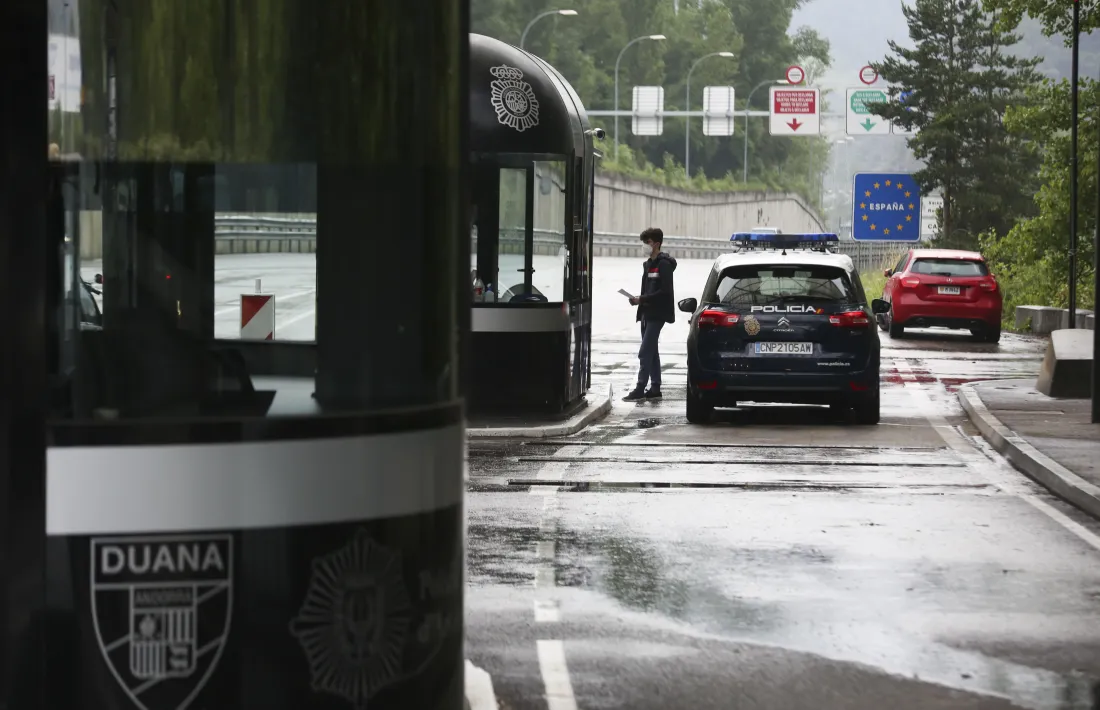 Escenes com aquesta s'han repetit aquest matí a la frontera amb els vehicles andorrans que intentaven entrar en territori espanyol