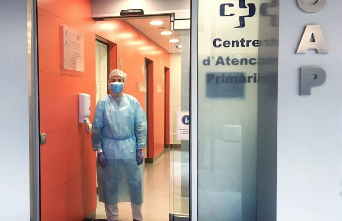 Una treballadora del CAP de la Sardana.