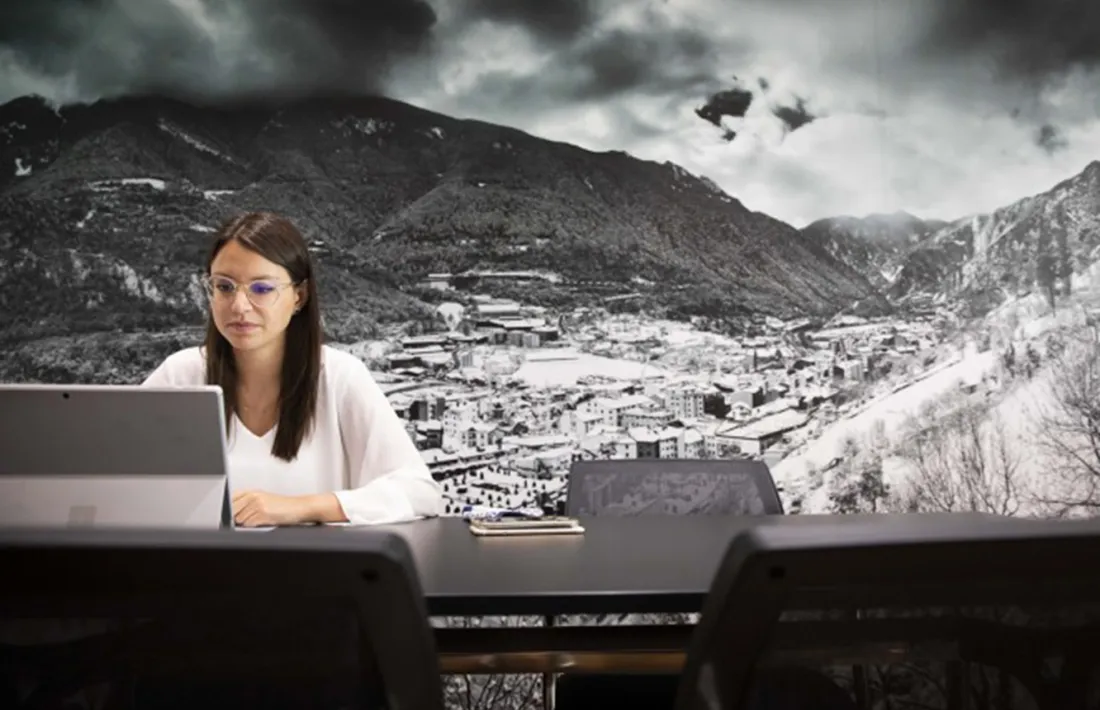 La consellera de Desenvolupament Estratègic i Comercial i de Projectes Participatius del comú d'Andorra la Vella, Meritxell López, durant la formació.