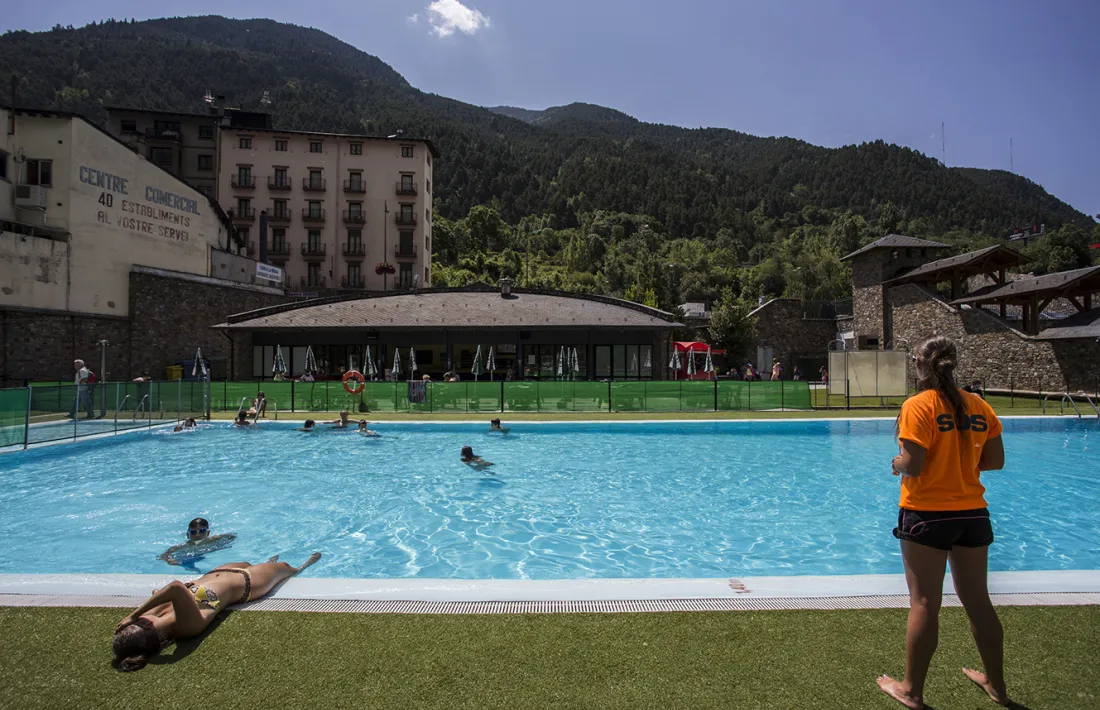 La piscina exterior d'Encamp.