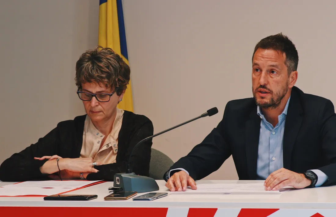 La presidenta del PS, Susanna Vela, i el president del grup parlamentari socialdemòicrata, Pere López.