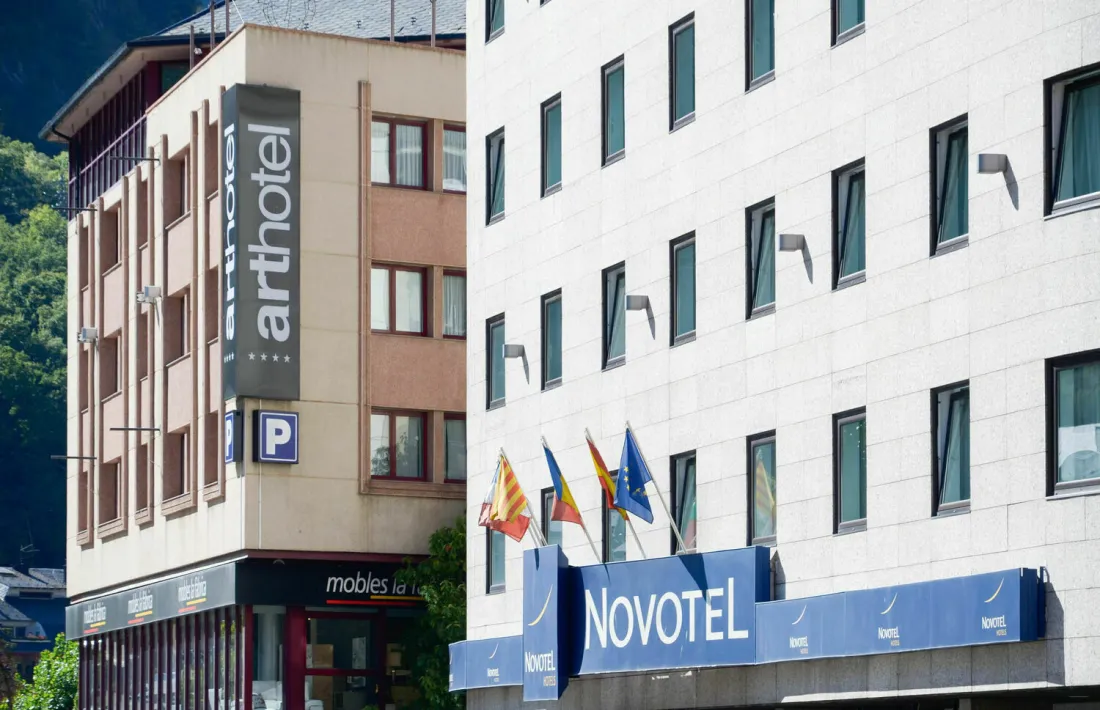 Dos establiments hotelers del centre d'Andorra la Vella.