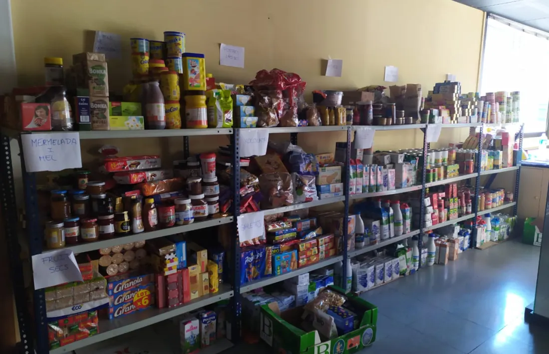 Alguns dels articles recollits al magatzem de la Creu Roja Andorrana.