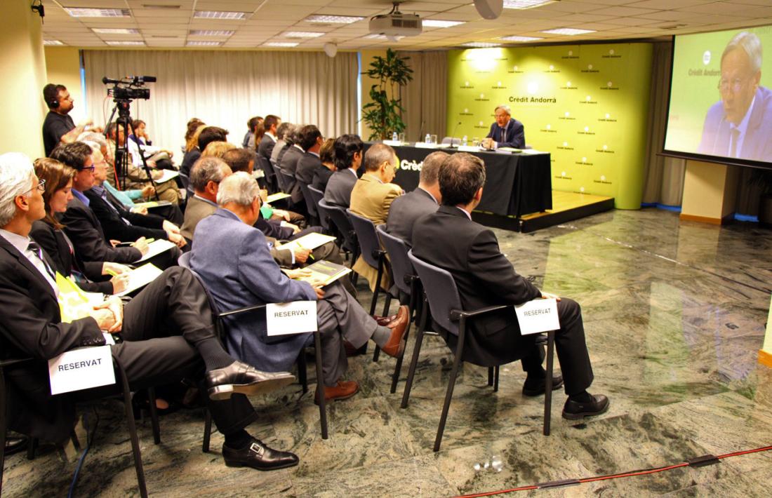  Víctor Pou, durant una conferència a Crèdit Andorrà.
