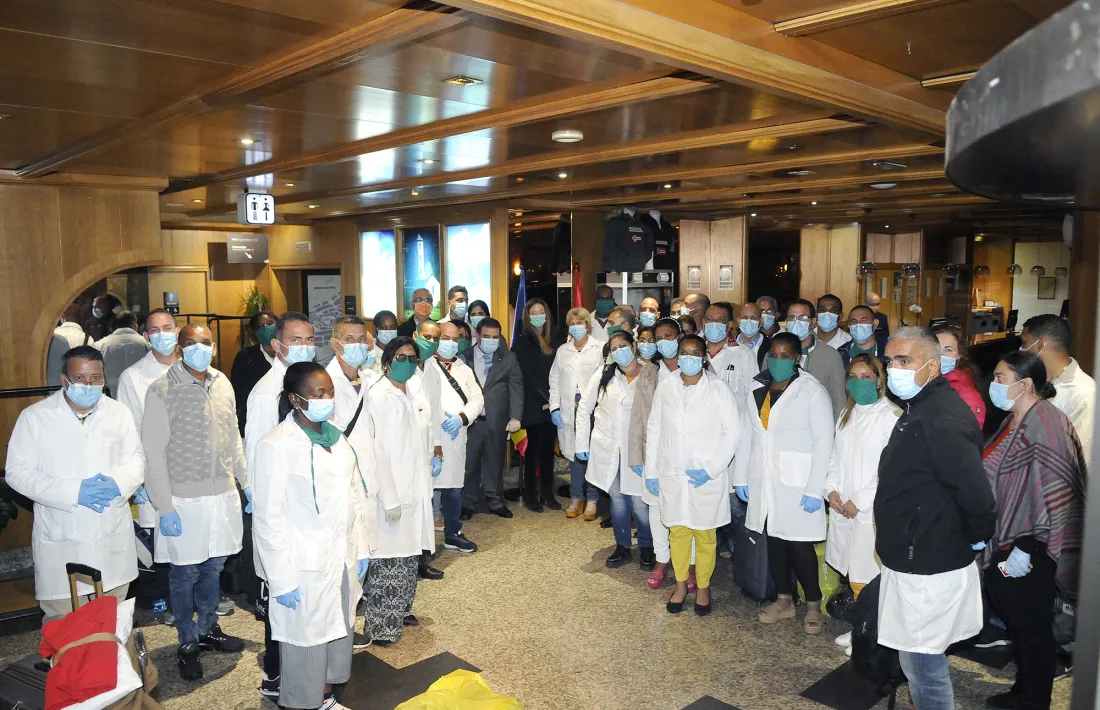El contingent, format per 39 sanitaris cubans contractats per donar suport en el pitjor moment de la pandèmia.