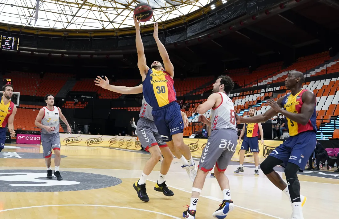 Jeremy Senglin va anotar 10 punts.