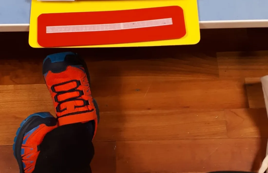 Les professionals d’Impuls treballen amb els infants a les aules.