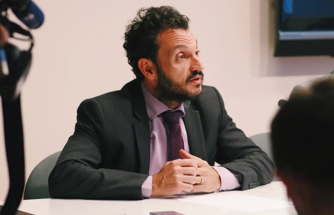 Gerard Alís i Pere López van denunciar ahir la situació de col·lapse que es viu a l’administració de justícia.