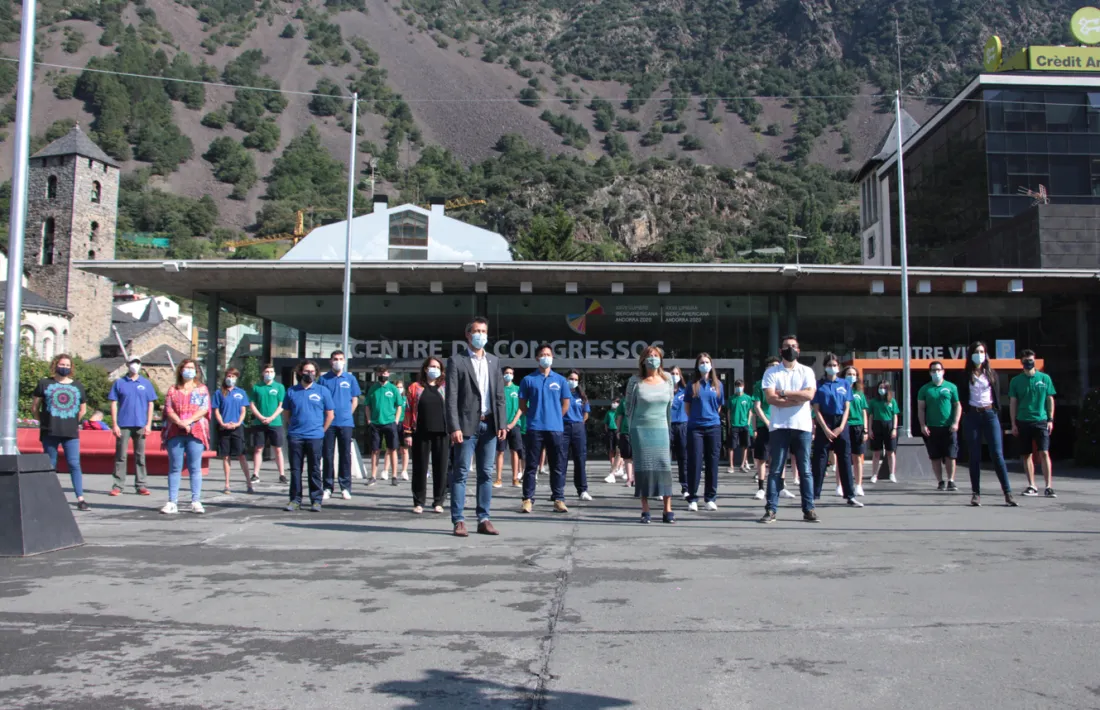 Foto de família dels informadors turístics del comú d'Andorra la Vella.