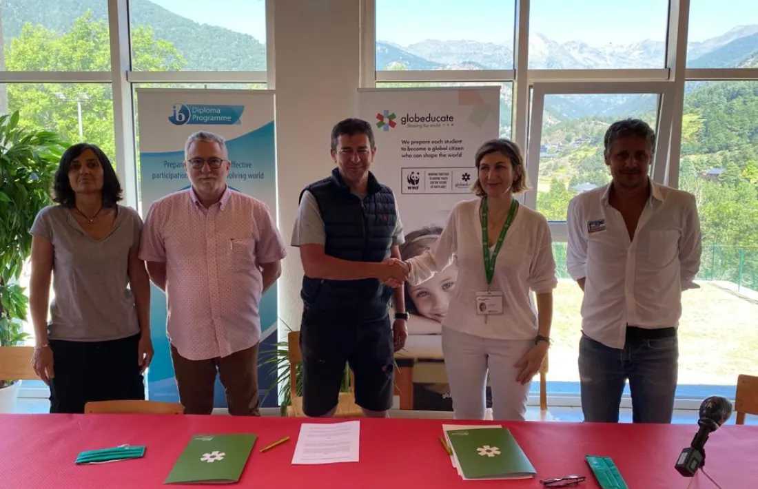 Pepi i Carla Pintat van segellar ahir el conveni de col·laboració.