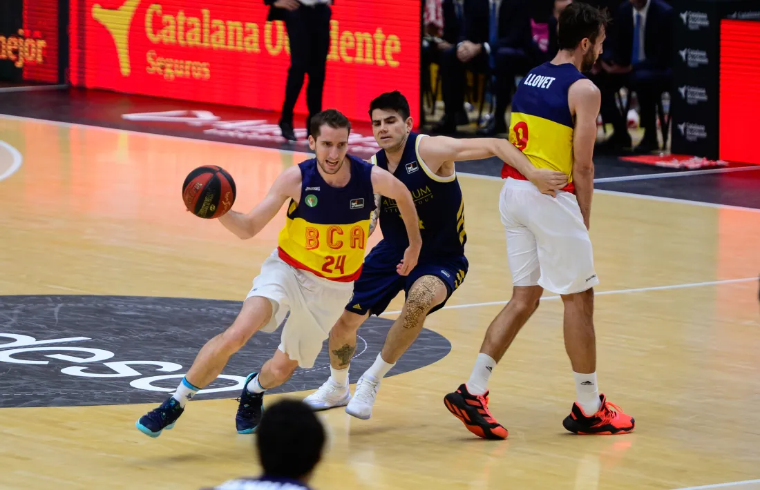 Guille Colom també renova.