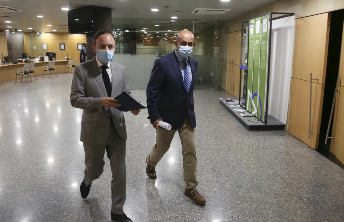 Xavier Espot i Joan Martínez Benazet moments abans d’iniciar la roda de premsa d’aquesta tarda.