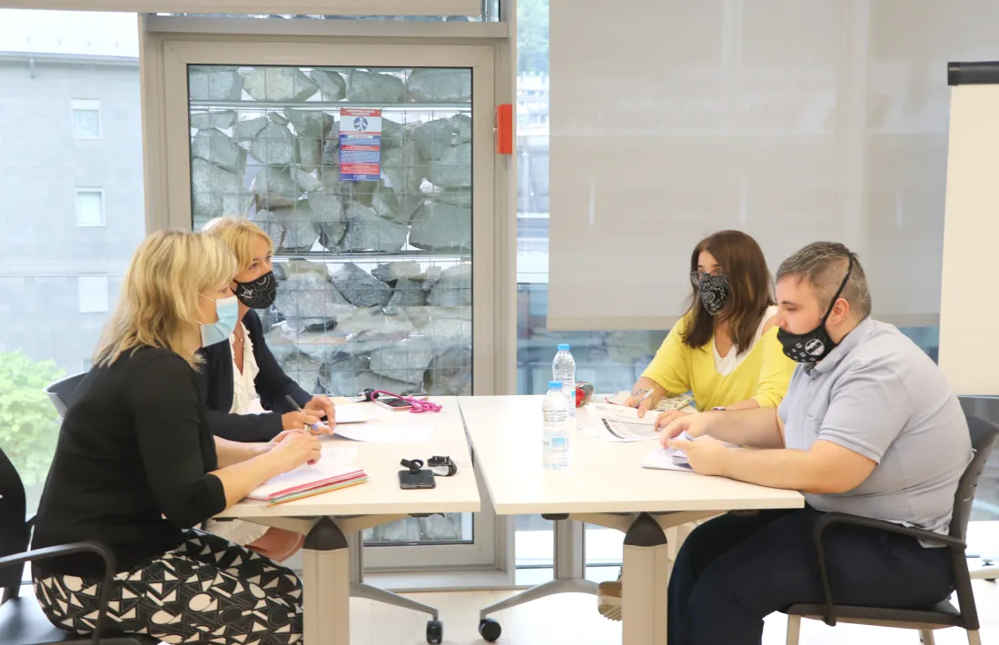 Una de les reunions.