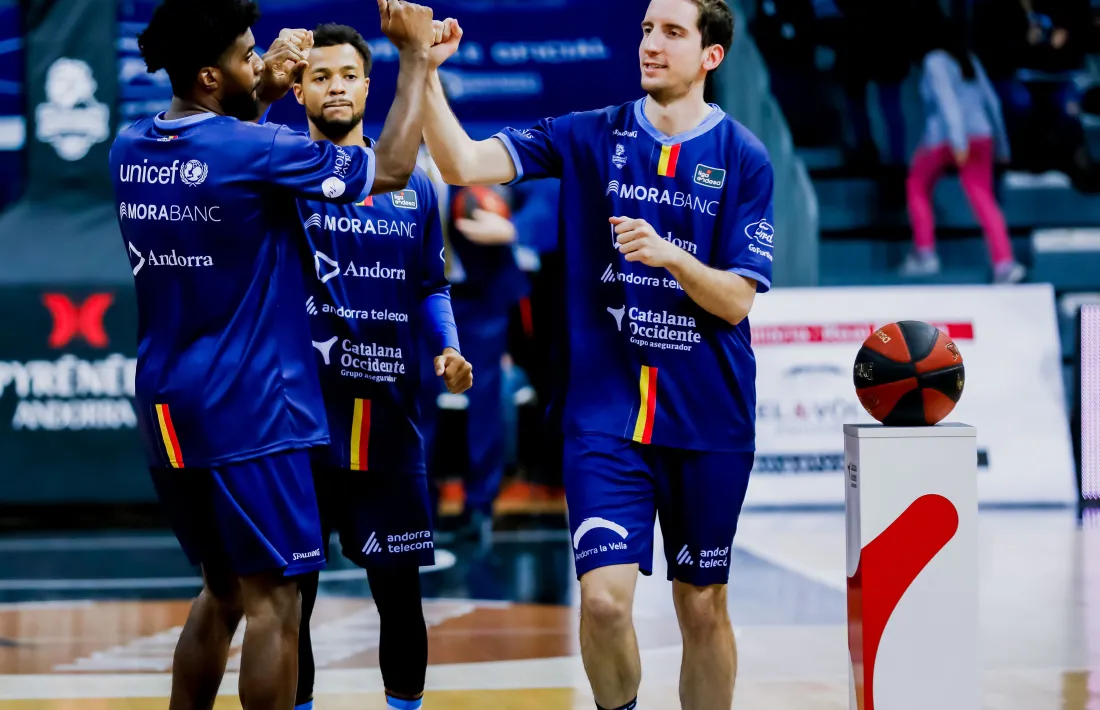 Els jugadors del BC MoraBanc Andorra lluiran una temporada més el logotip d'Assegurances Catalana Occident a la samarreta.