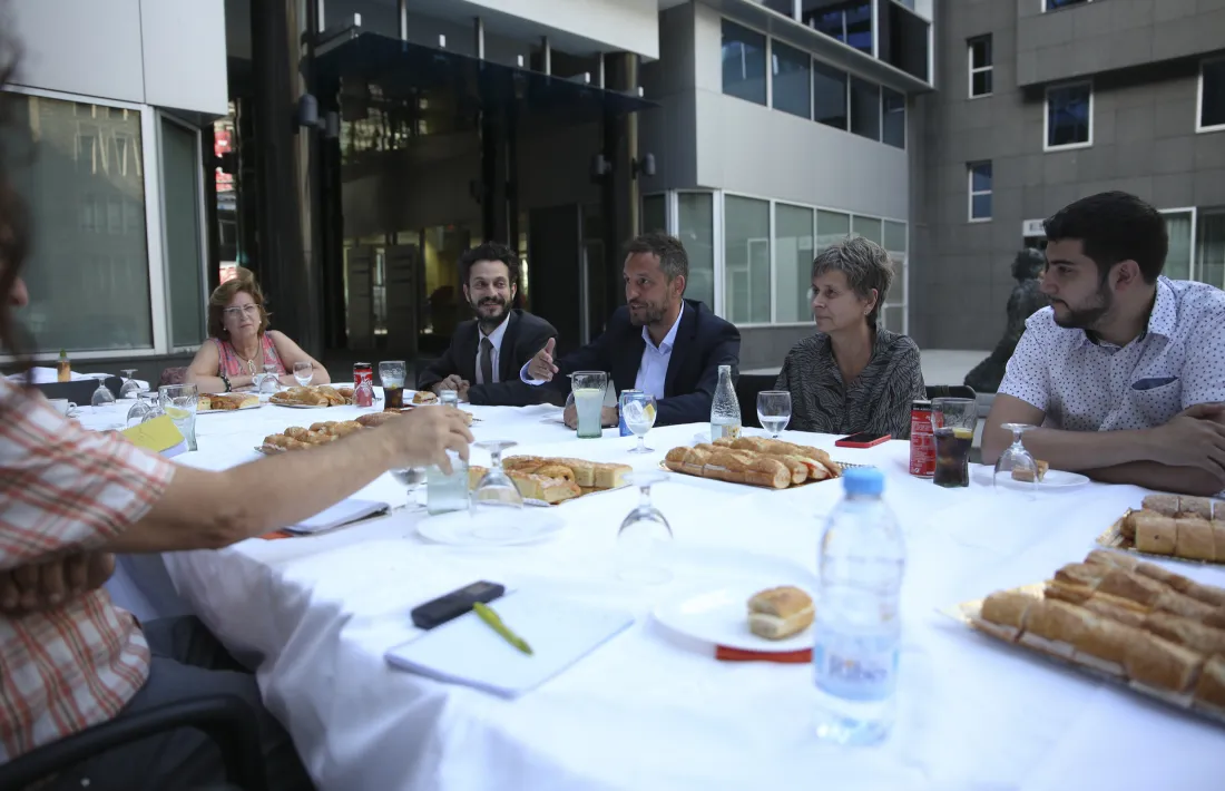 Un moment de la trobada del PS amb la premsa, ahir.