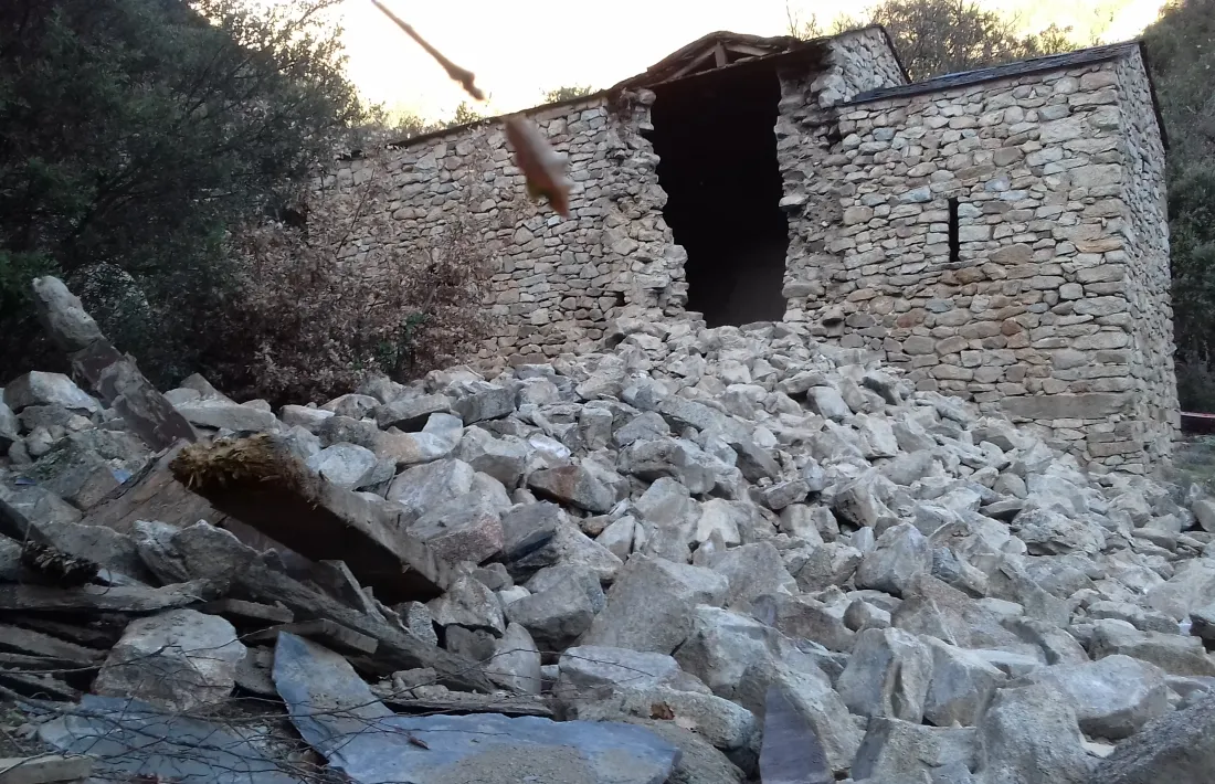   La torre circular de Sant Vicenç d’Enclar, enfonsada el mes de desembre passat.