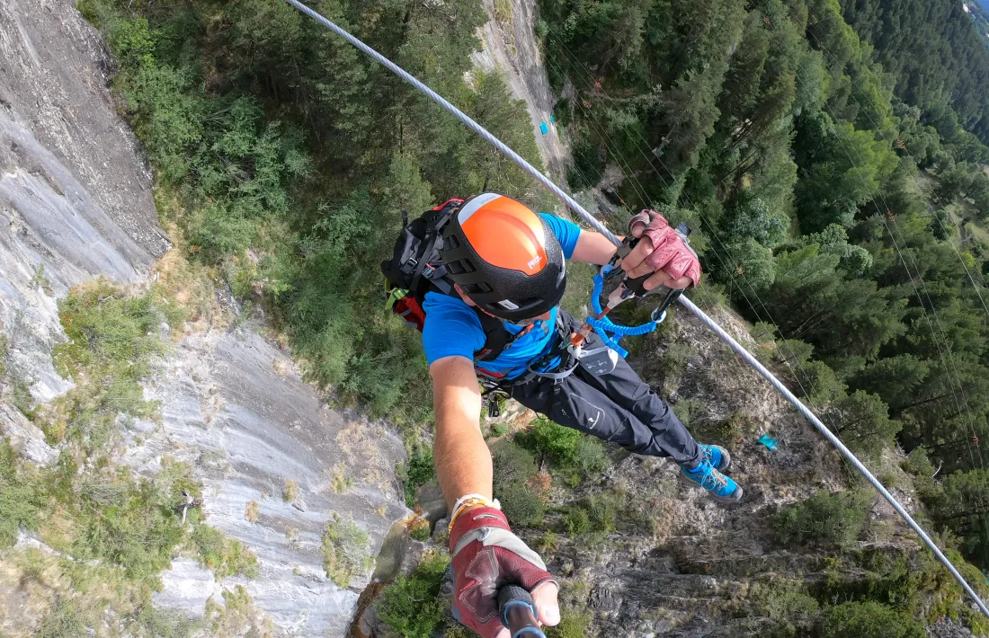 Imatge d'una de les tirolines del bosc de Segudet.