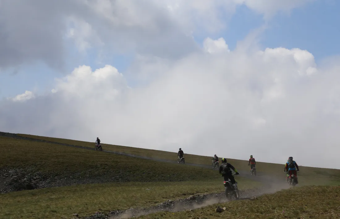 Només motos de trial i bicicletes podran circular per vies de menys de 2,5 metres d’amplada.