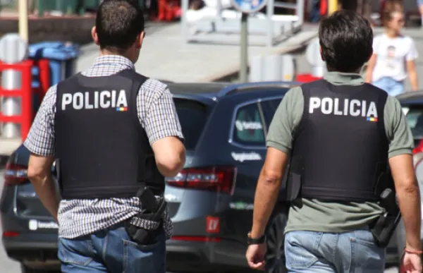 151392_dos-policia-twitter-policia-andorra_2453164864_71837488_651x366
