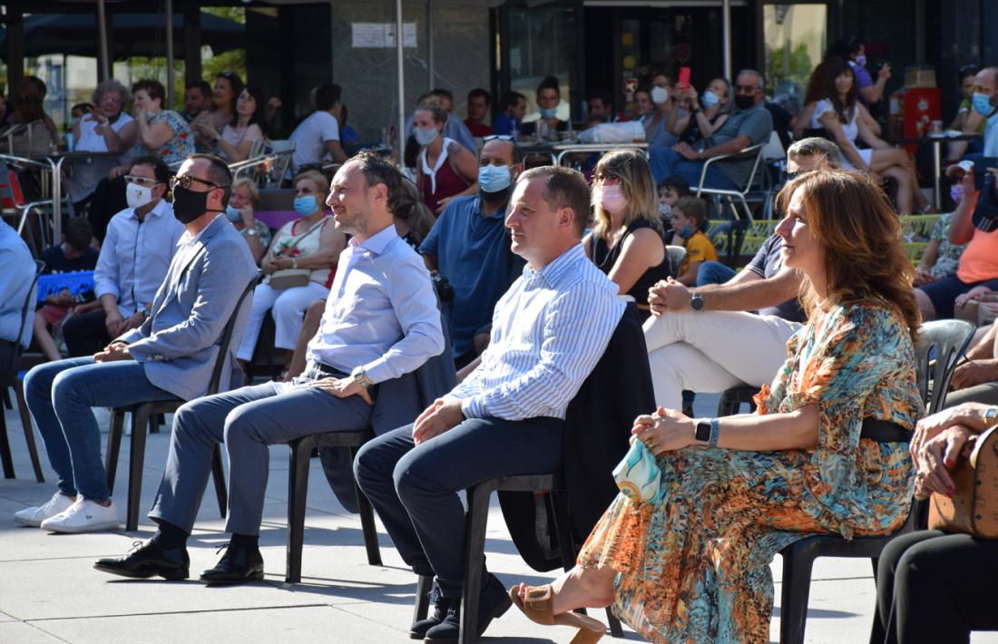 Els cònsols lauredians, el cap de Govern i el ministre Víctor Filloy, seguint el ball de la Marratxa.