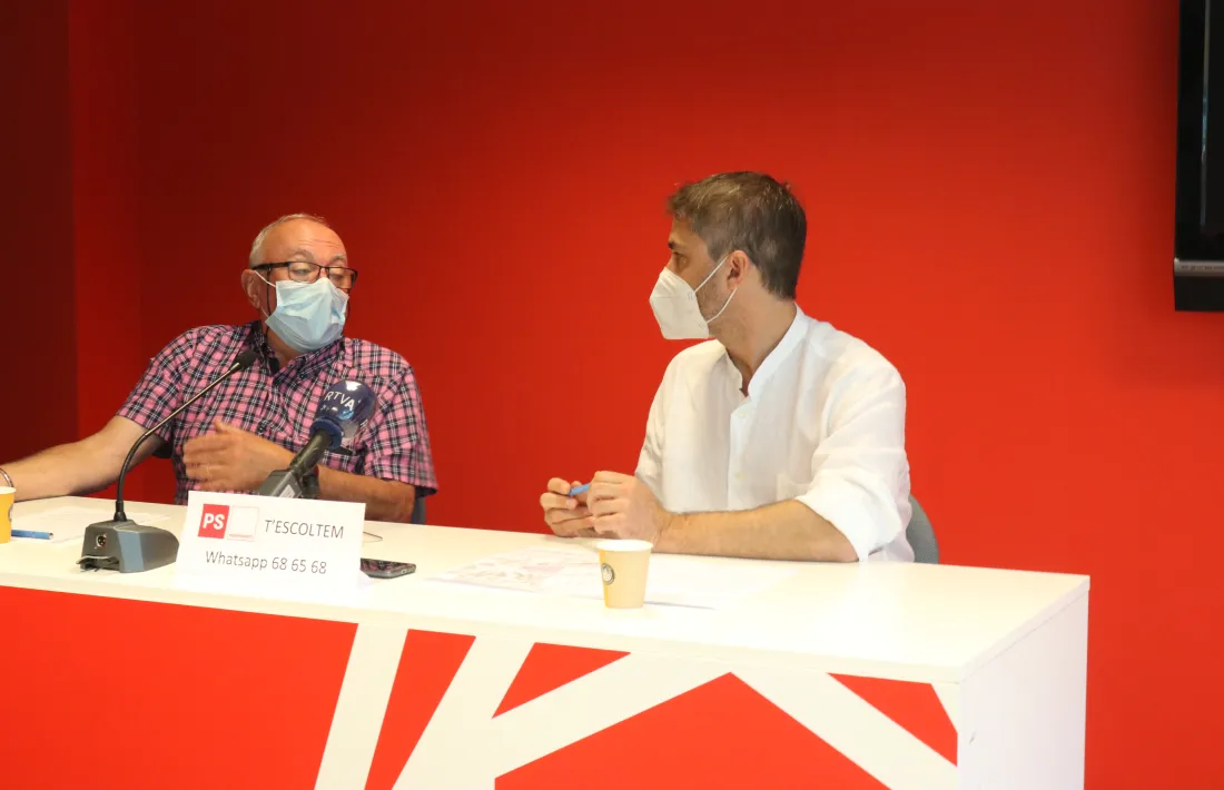  Enric Riba i David Rios, en la roda de premsa a la seu del PS.