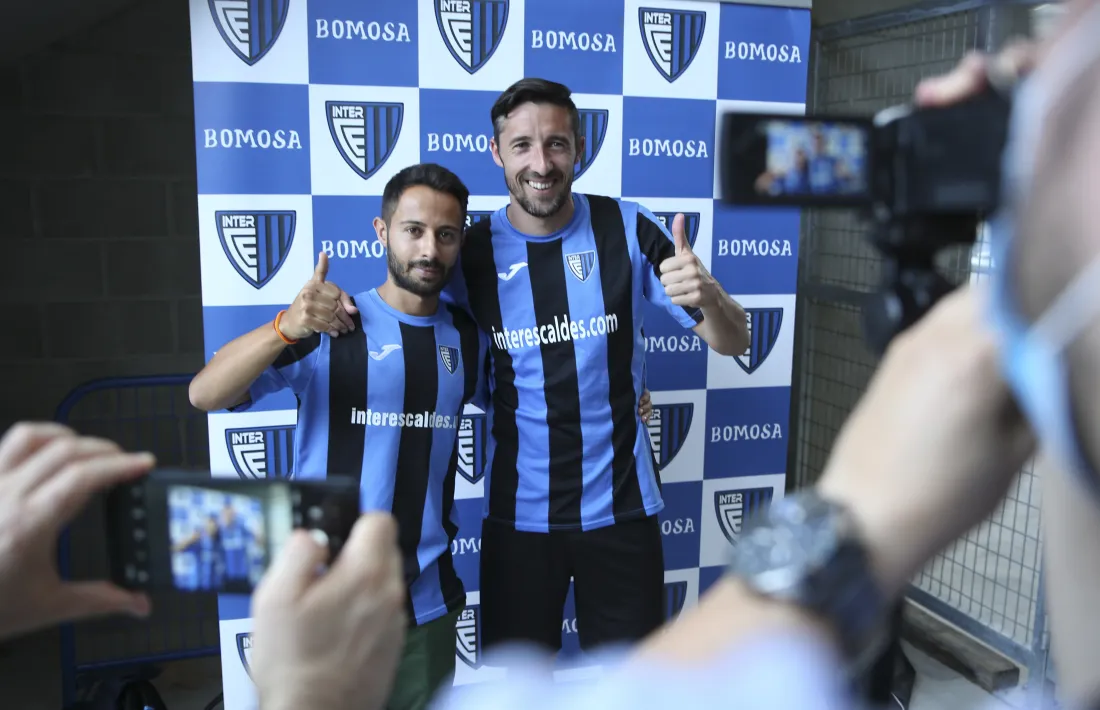 Ludo Clemente i Fede Bessone amb la samarreta de l’Inter Club Escaldes.