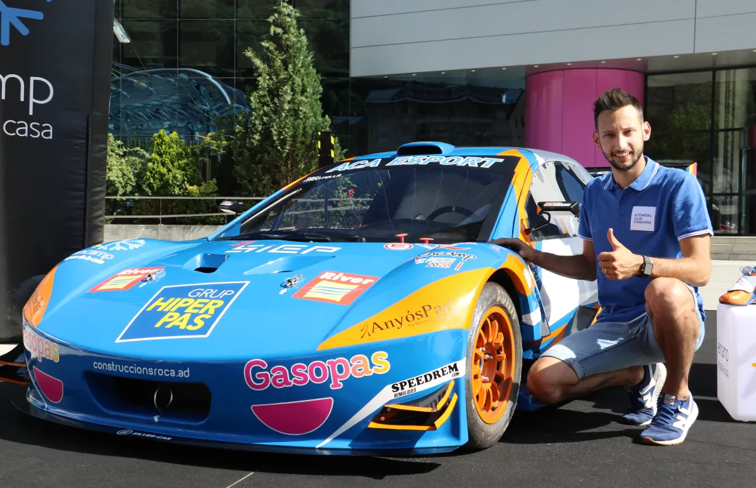 Edgar Montellà amb el seu nou vehicle de competició.