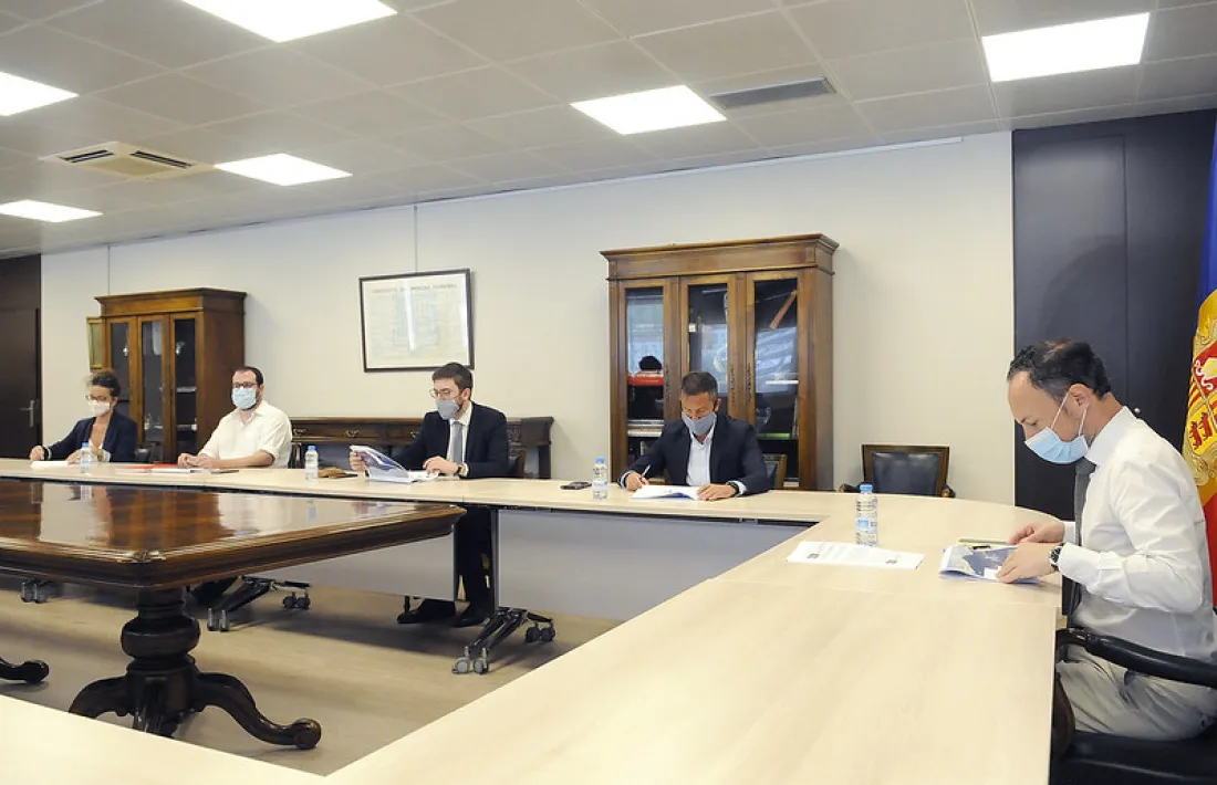 Un moment de la reunió mantinguda durant el matí amb els parlamentaris socialdemòcrates. 