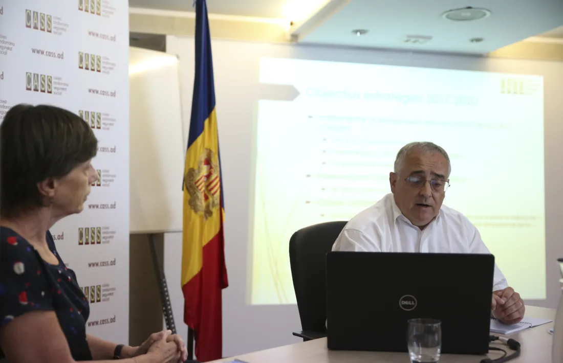 Un moment de la compareixença del president del consell d’administració, Albert Font, i de la directora de la CASS, Joaquima Sol.