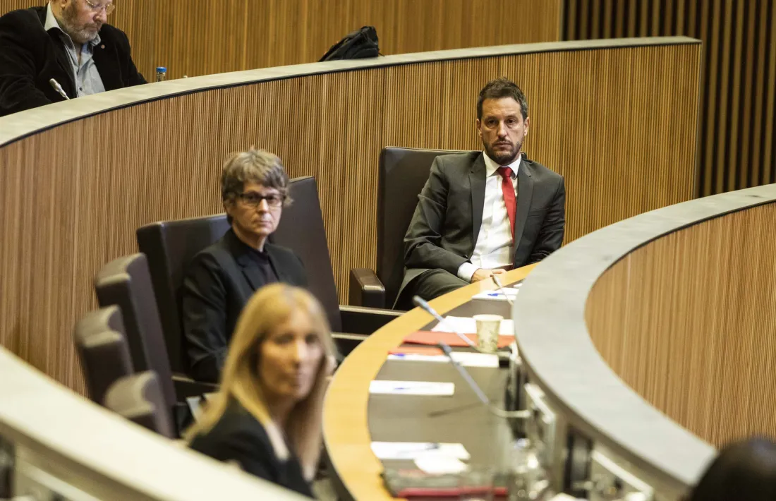 Susanna Vela i Pere López en una sessió del Consell General.