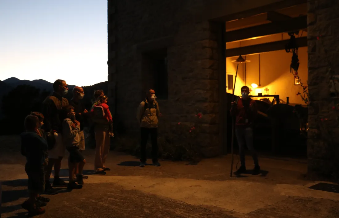 Un dels guies de FEDA Cultura explica la història hidroelèctrica del país.