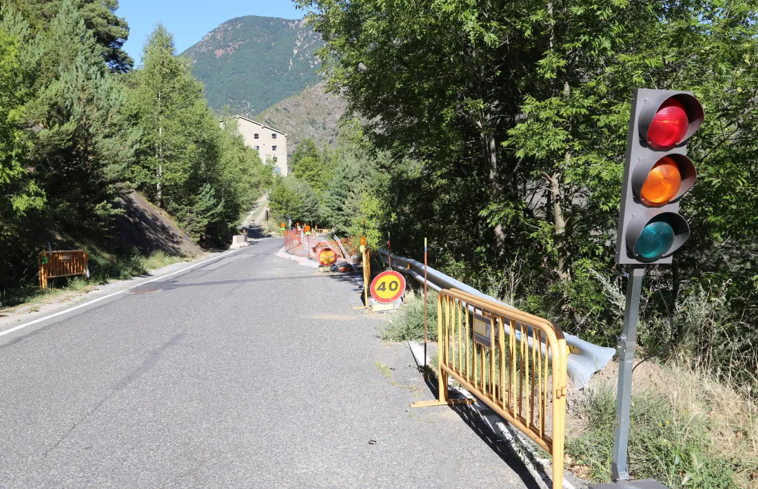 El pas alternatiu habilitat a la CS-130 a la zona de l'esllavissada.