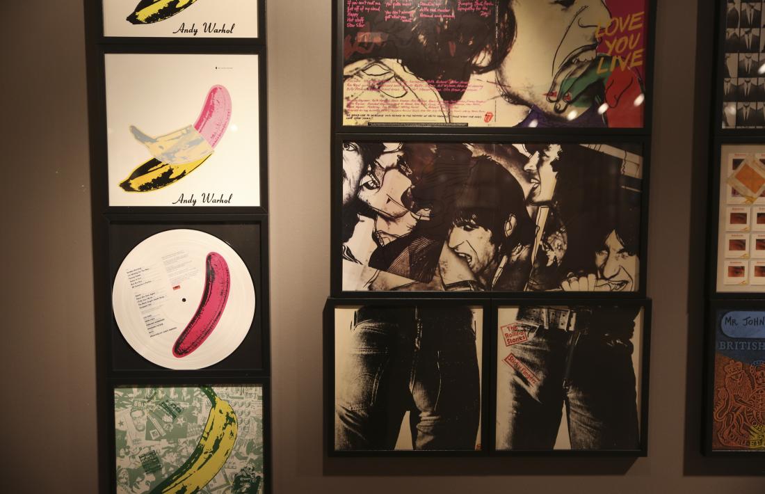 Warhol va perpetrar aquesta portada de Velvet Underground: el CAEE n’exposa la raríssima primera edició.