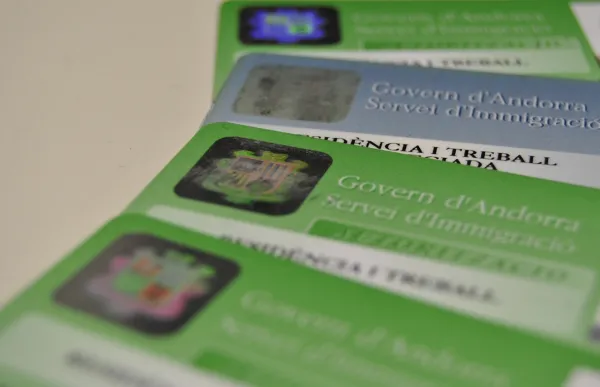 151493_permisos-residencia-treball-ana_1561054016_28506495_1320x886