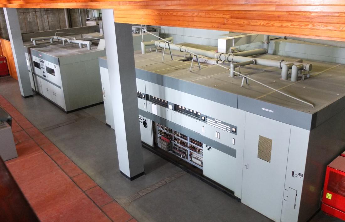 La sala de màquines de Sud Radio, al Pic Blanc, des del mòdul de servei de la primera planta.