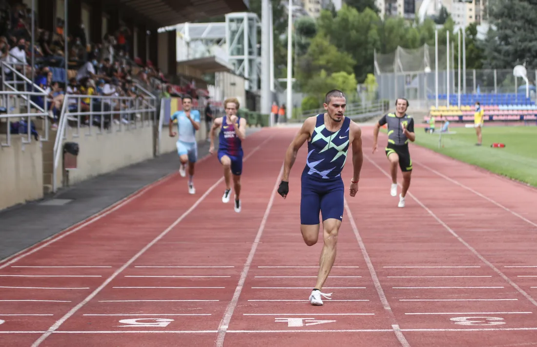 Bruno Hortelano va batre el rècord d’Espanya dels 150 metres a l’Estadi Comunal.