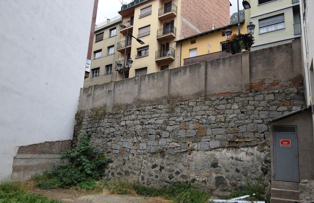 La parcel·la on es farà l'espai públic i el parc.