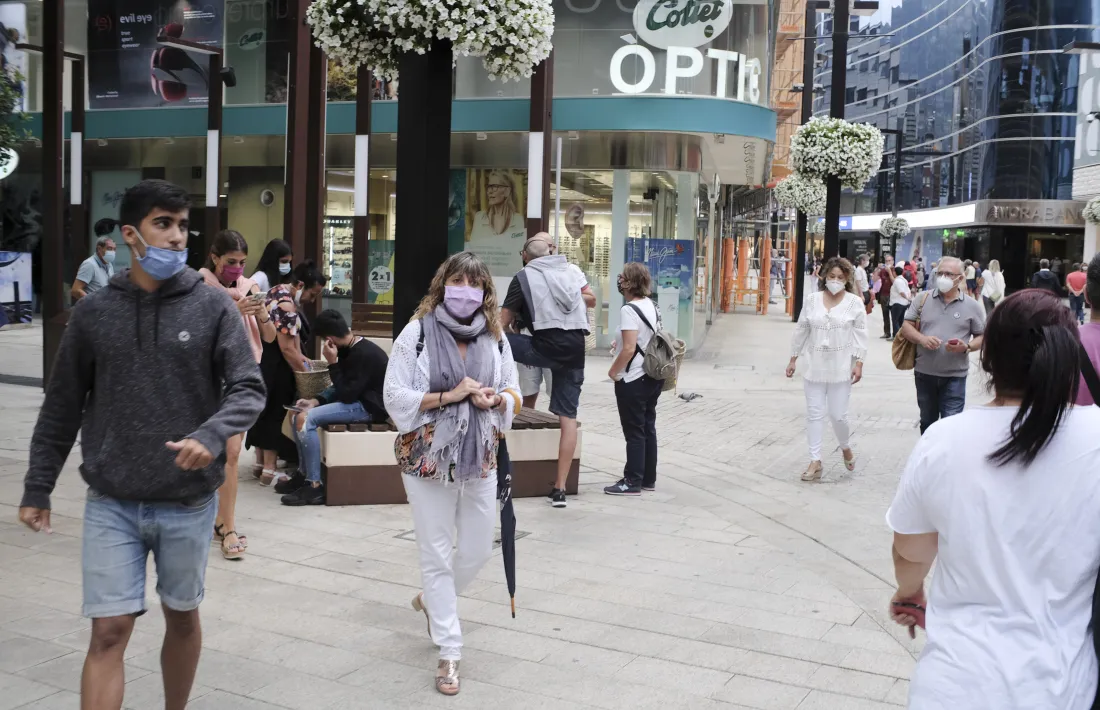 Turistes passejant aquests primers dies d’agost.