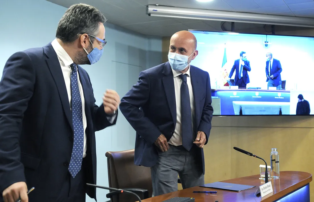 Els ministres portaveu i de Salut, Eric Jover i Joan Martínez Benazet, amb la mascareta posada.