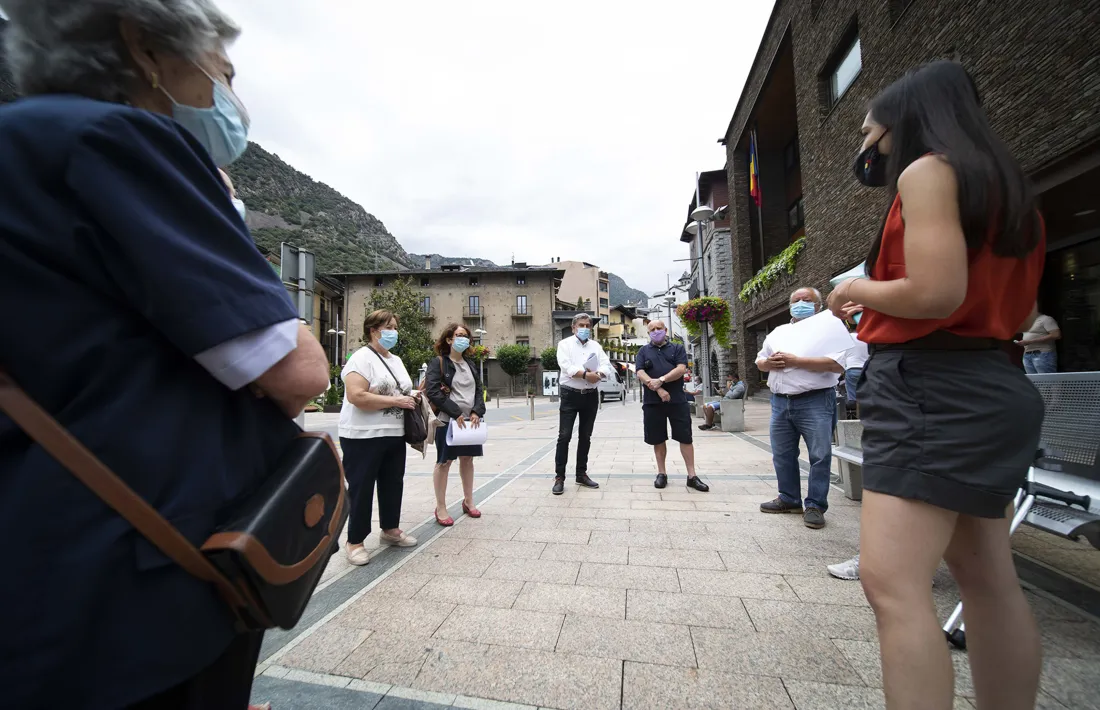 Primer taller de 'La capsa dels records' per l'avinguda Meritxell.