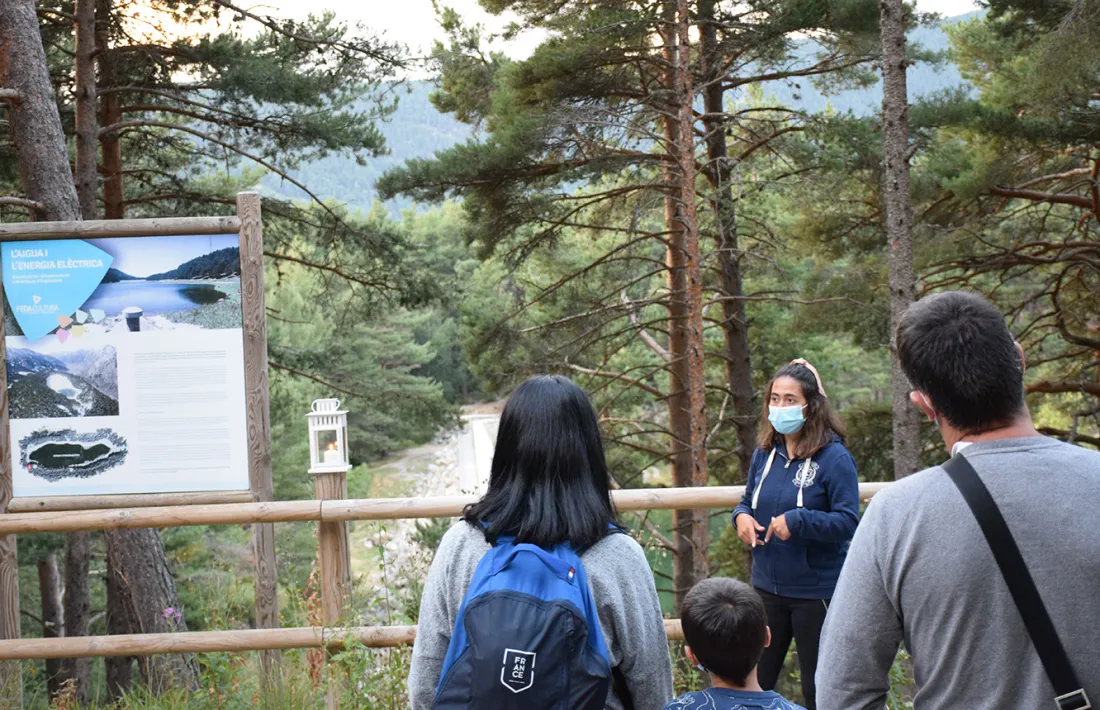 Un moment de la vista al camí hidroelèctric.