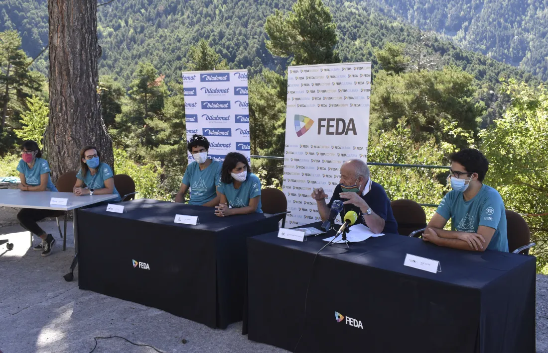 Presentació de les samarretes solidàries de la Ronda per la infància.