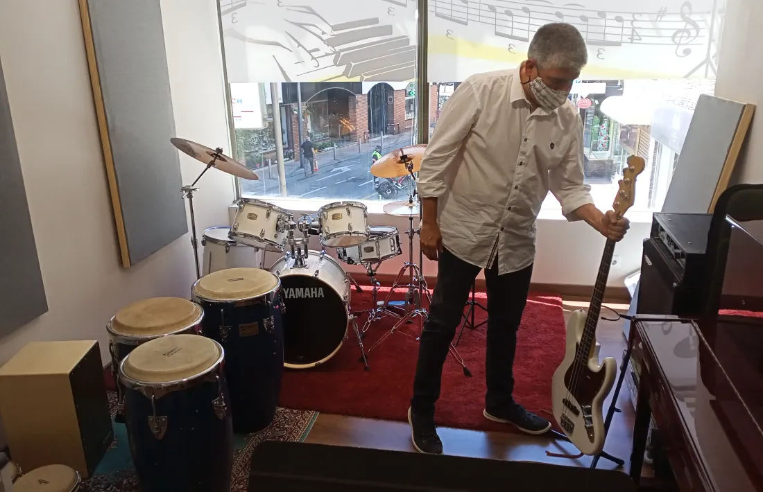 El pianista Jordi Barceló al local de la Fira on ha instal·lat La Grandàlia.