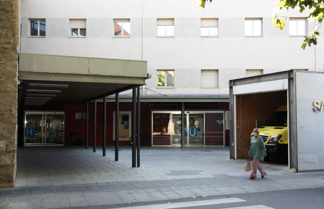 Una de les entrades del Sant Hospital de la Seu d'Urgell.