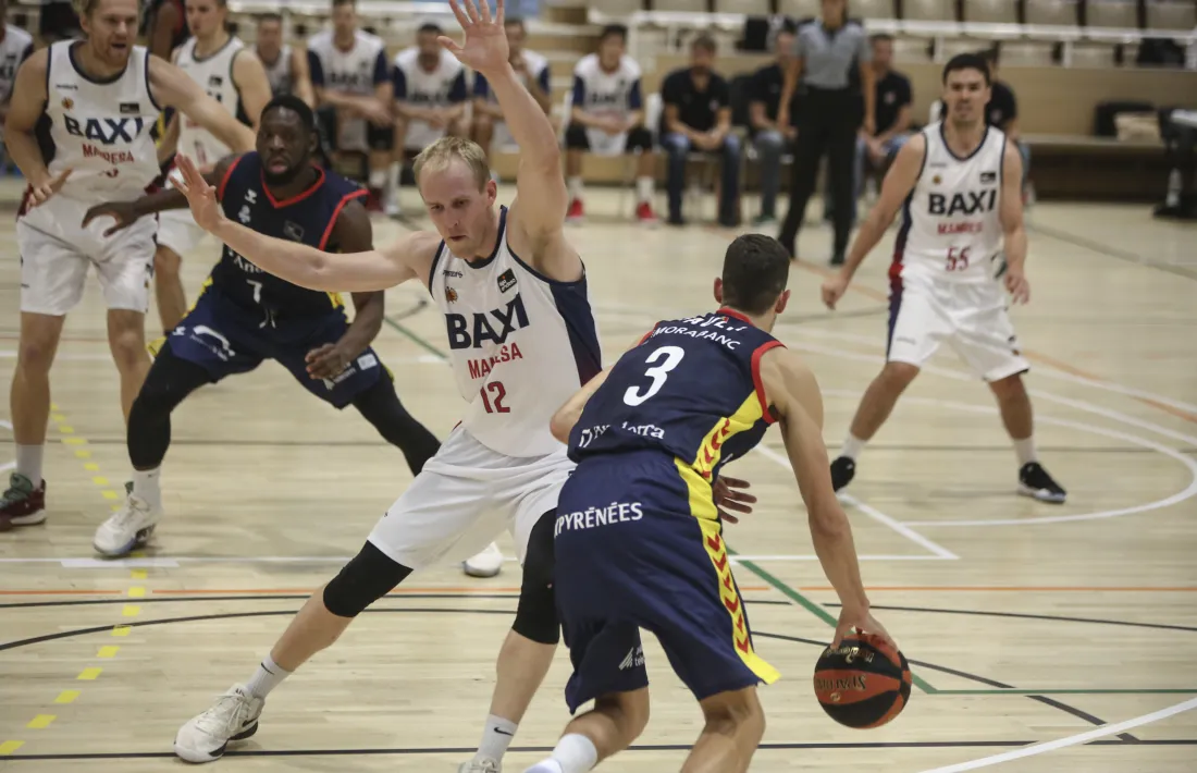 Un instant del partit que va enfrontar el MoraBanc amb el BAXI Manresa.