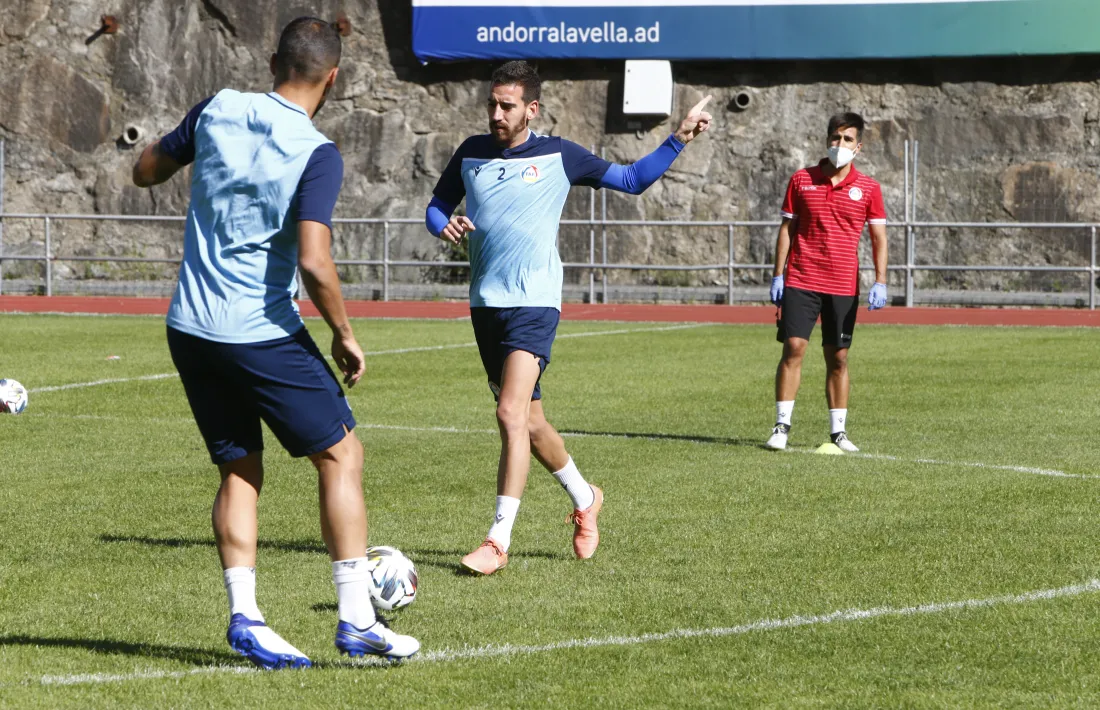 Cristian Martínez, ‘Kiki’, en l’entrenament d’ahir a l’Estadi Comunal de la selecció absoluta abans de viatjar a Riga.