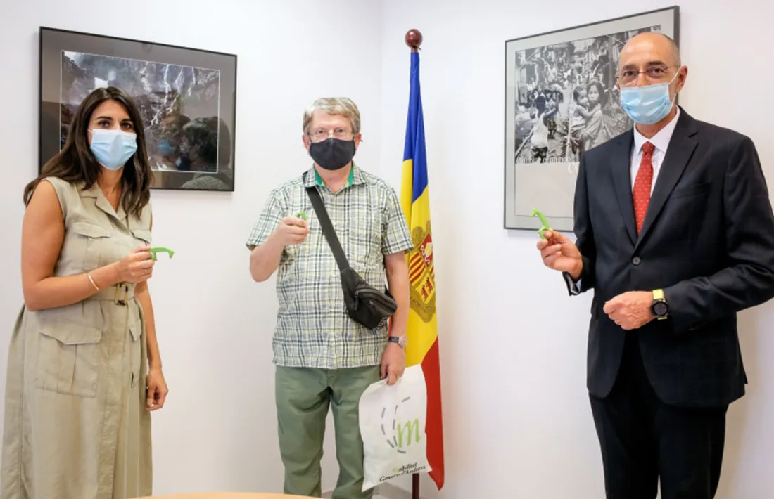  El lliurament dels dispositius.