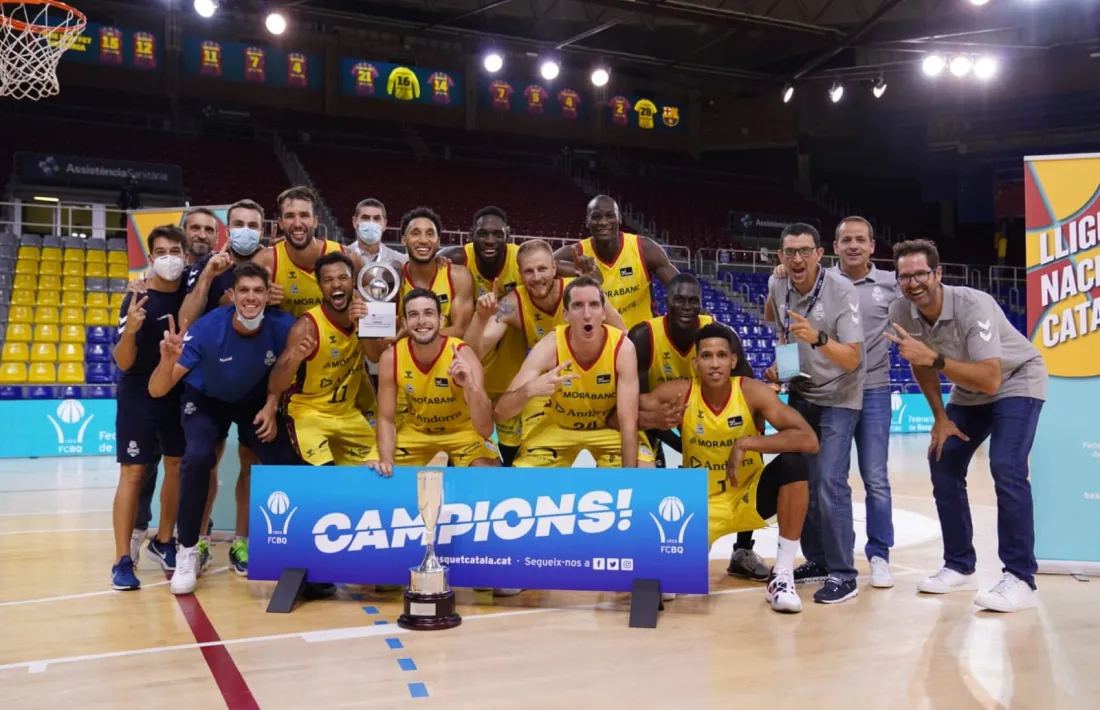 El BC MoraBanc va celebrar el títol de Lliga Catalana al Palau Blaugrana.