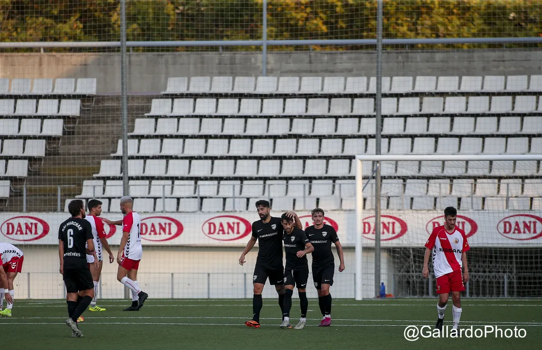 Els jugadors de l'FC Andorra celebren el gol de David Martín.