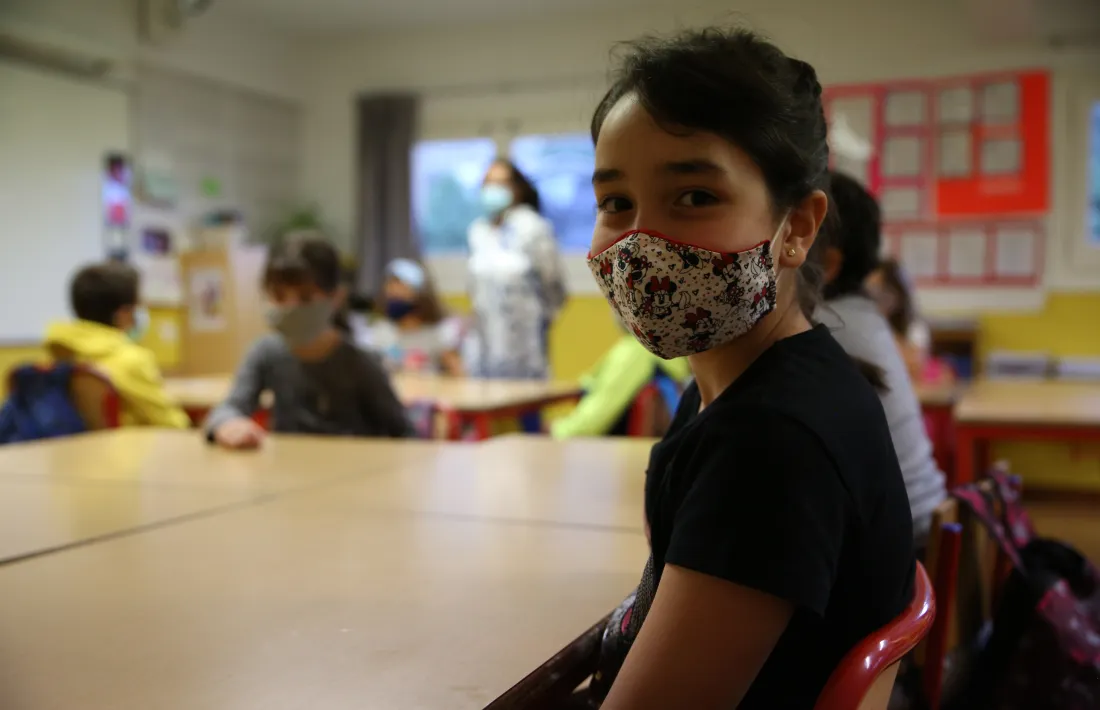 Els infants a l’interior d’una de les aules. 